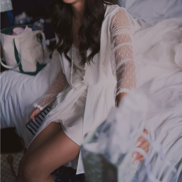 Like new Flora Nikrooz Showstopper ivory white robe - size XS - Picture 3 of 4